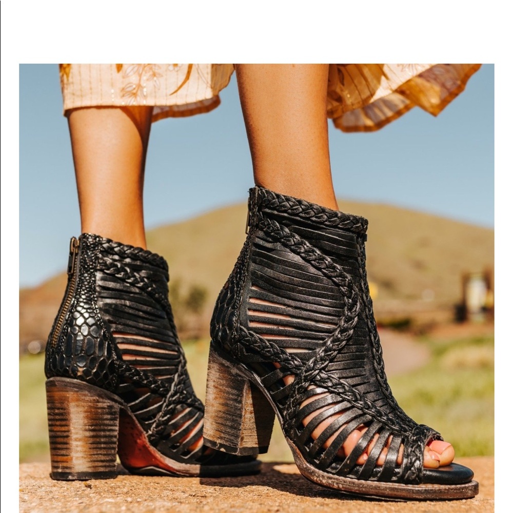 Freebird Bela sandals - Black Multi